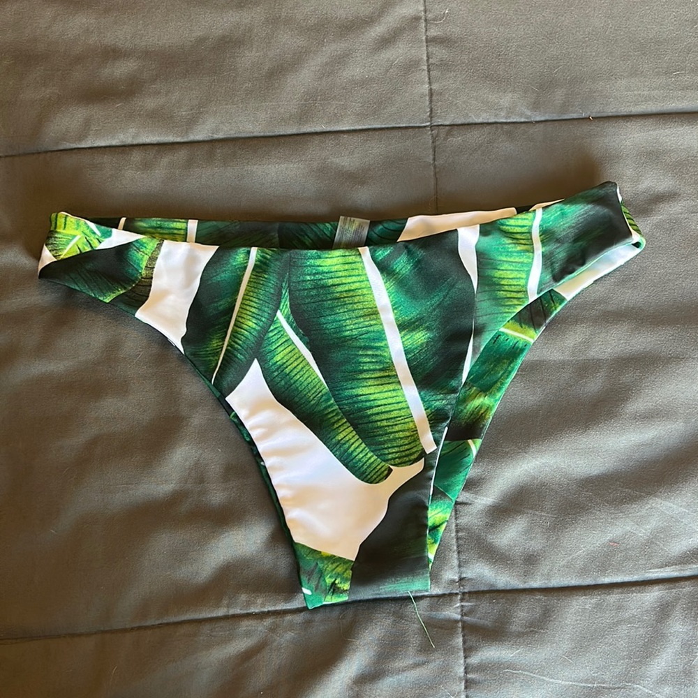 Palm swim bottom